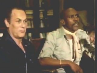 travesti fumando charuto